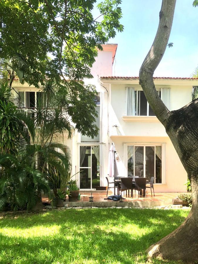 Casa Mi Tesoro Hotel Плая дел Кармен Екстериор снимка